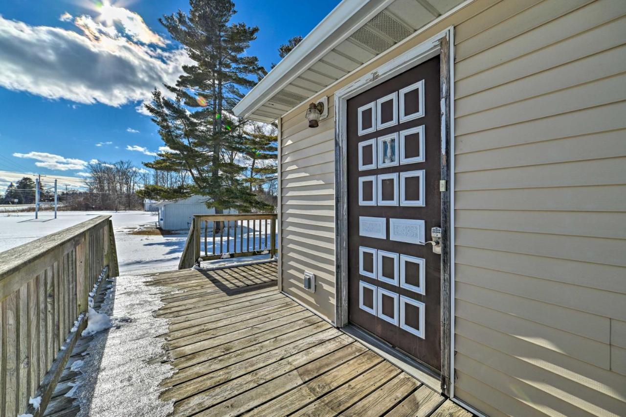 Cozy Tawas City Home With Views Of Lake Huron! Exterior photo